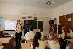 Инспектор МЧС в гостях в кадетском классе