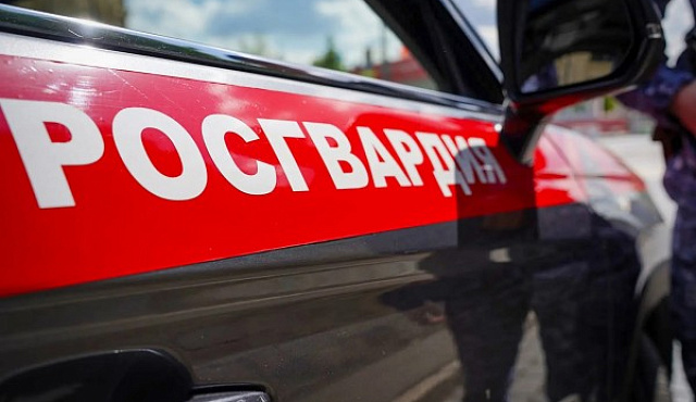 Московские росгвардейцы задержали нарушителя общественного порядка в супермаркете