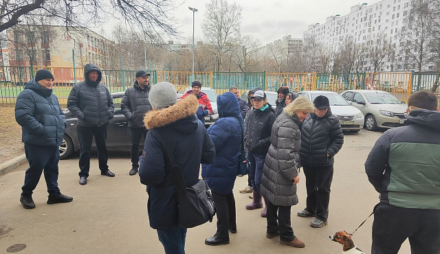 Сегодня, 15 марта,  глава управы района Орехово-Борисово Северное, Евгений Силкин, провел обход территории по адресам: улица Генерала Белова, дом  33/19, Ореховый бульвар, дом 21 корпус 1, дом 23 корпус 1 и корпус 2.